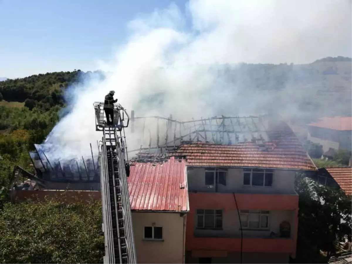 Ailesine Kızdı Evi Yaktı