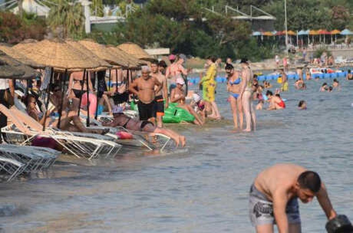 Akbük Sahilinde Bayram Yoğunluğu