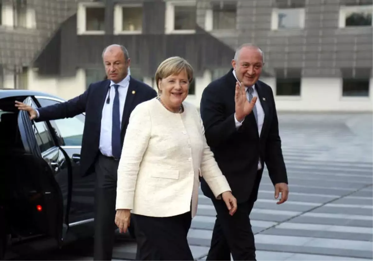 Almanya Başbakanı Merkel, Gürcistan Devlet Başkanı Margvelaşvili ile Görüştü