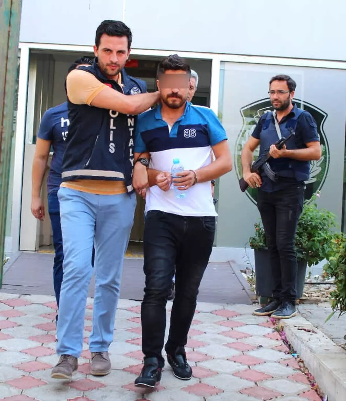 Rus Kadını Takip Edip Biber Gazıyla Gasp Etti, Ara Sokakta Yakalandı