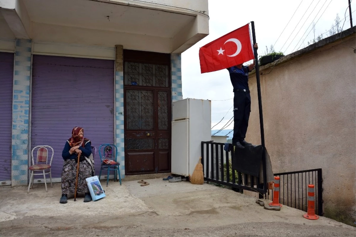 Bayramlaşma Gezisinde Gördü, Hemen Yenisiyle Değiştirdi