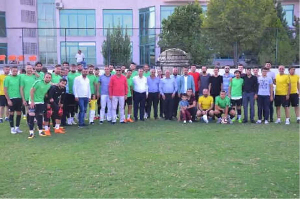 Denizlispor Başkanı Üstek, Oyunculara Teşekkür Etti