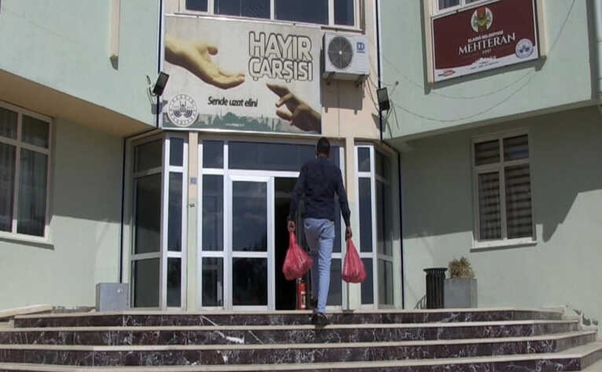 Elazığ\'da "Hayır Çarşısı" Bayramda da Yüzleri Güldürdü