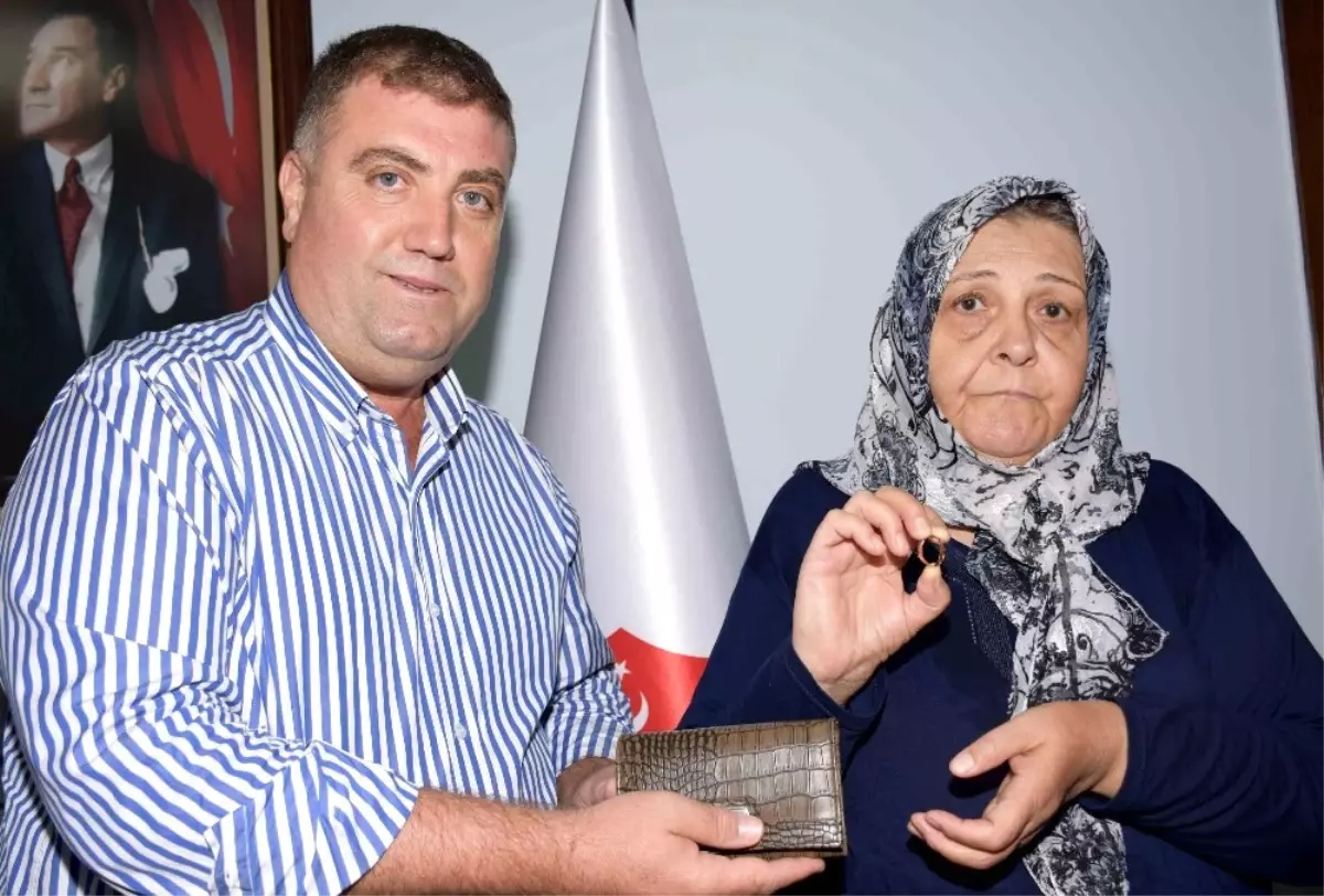 Eşinden Yadigar Kayıp Alyansa Taksiciler Sayesinde Kavuştu