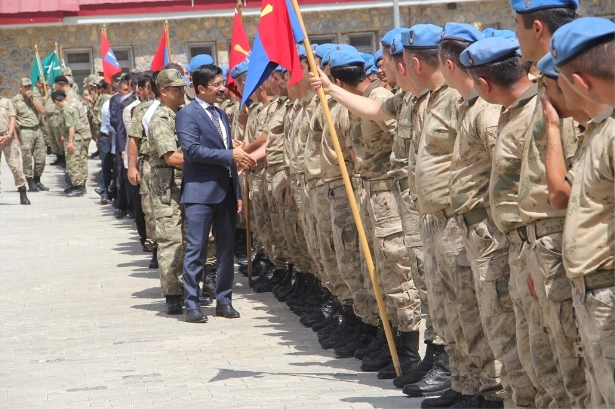 Kaymakam Öztürk Polis, Asker ve Vatandaşların Bayramını Kutladı