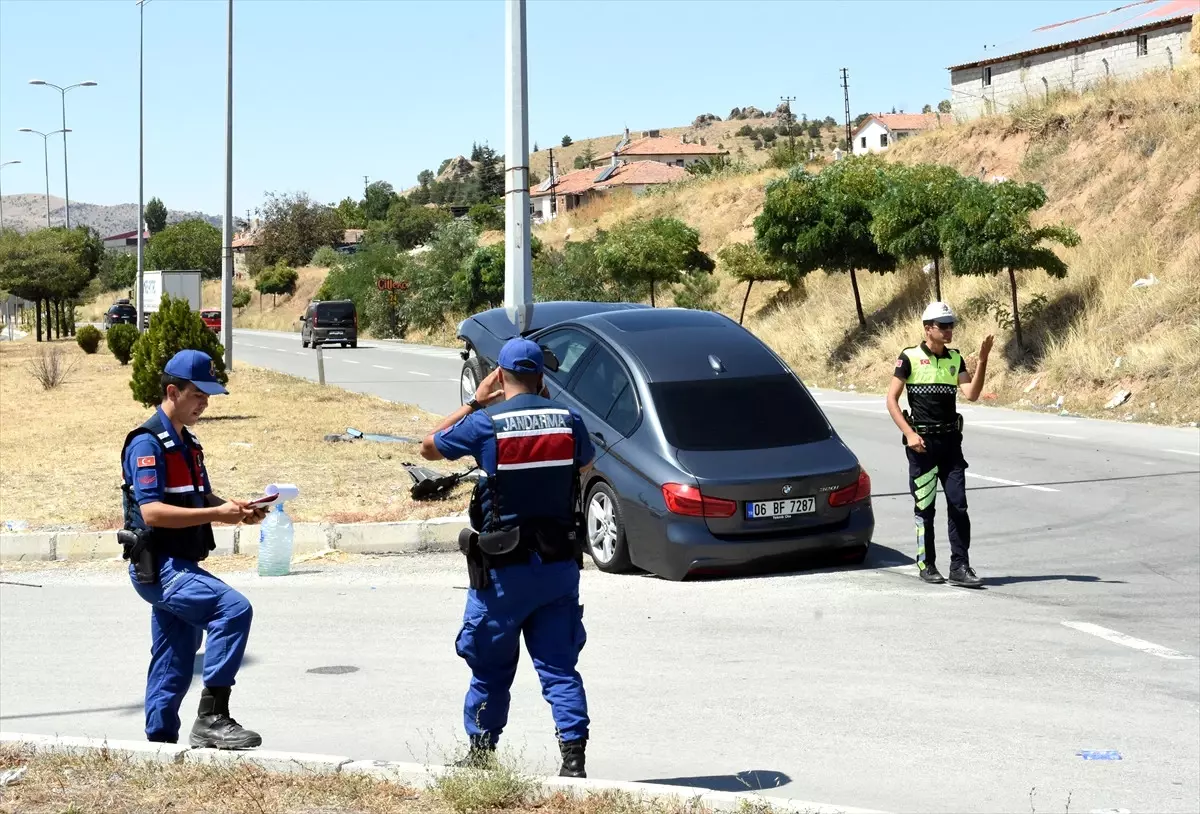 Kırıkkale\'de İki Otomobil Çarpıştı: 4 Yaralı