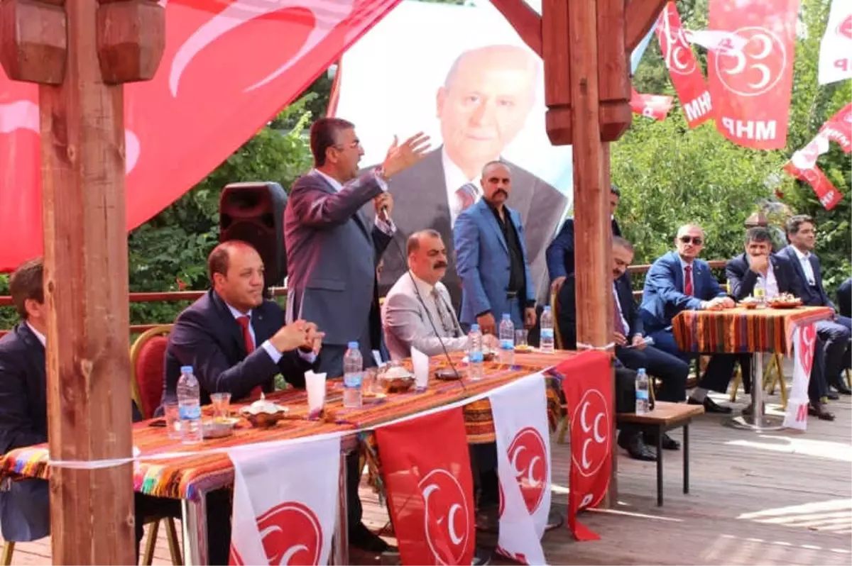 MHP\'de Bayramlaşma Programı