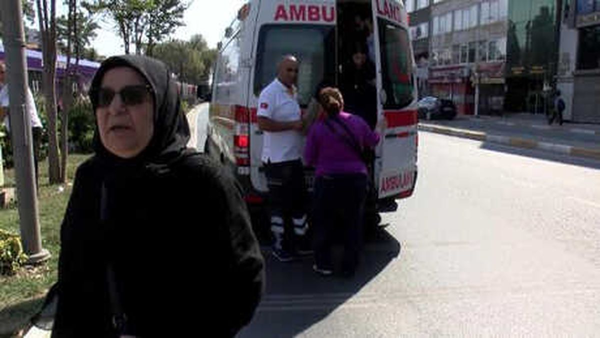 Midibüs Tramvaya Çarptı: 1 Yaralı