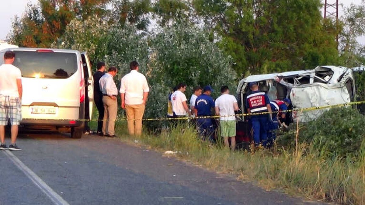 Silivri\'de Araç Takla Attı: 1 Ölü, 2 Yaralı