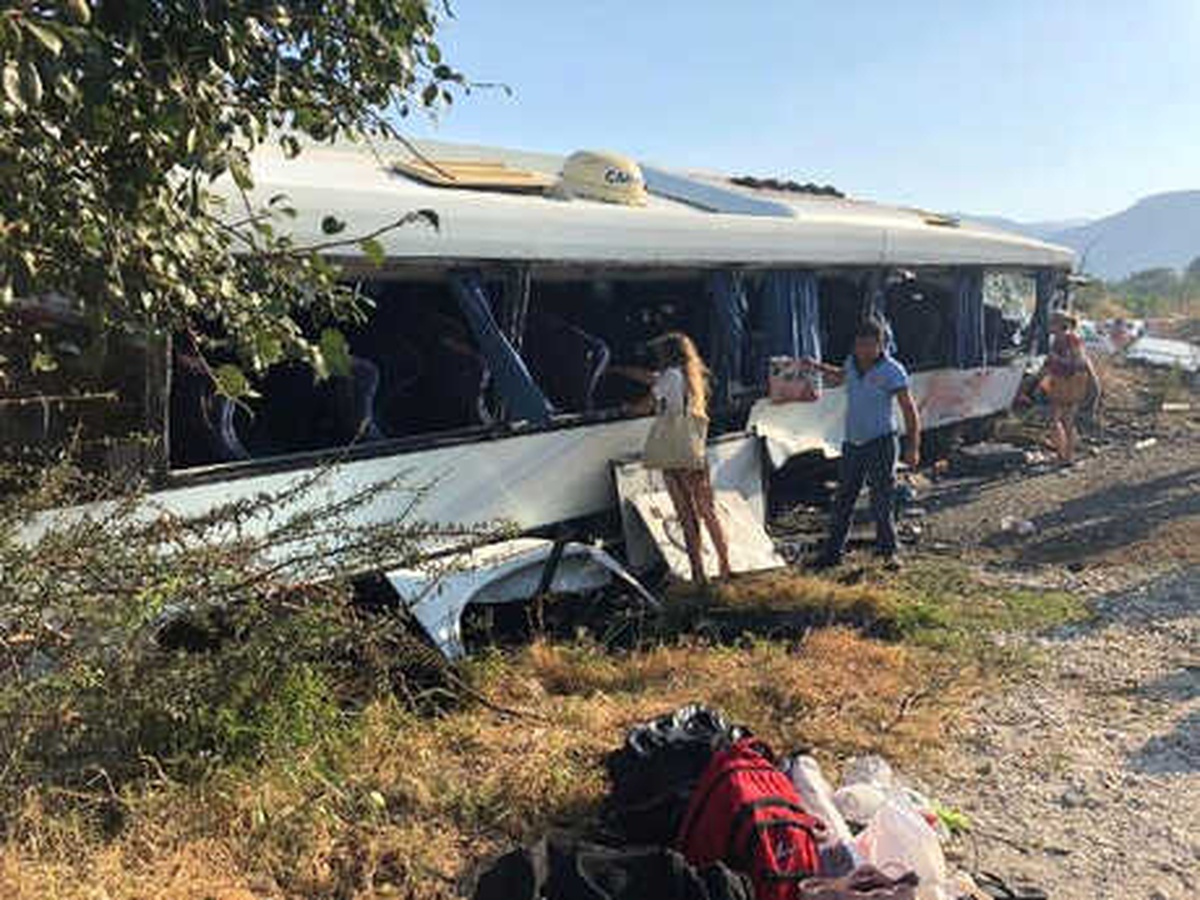 Tur Otobüsü Kaza Yaptı: 25 Yaralı