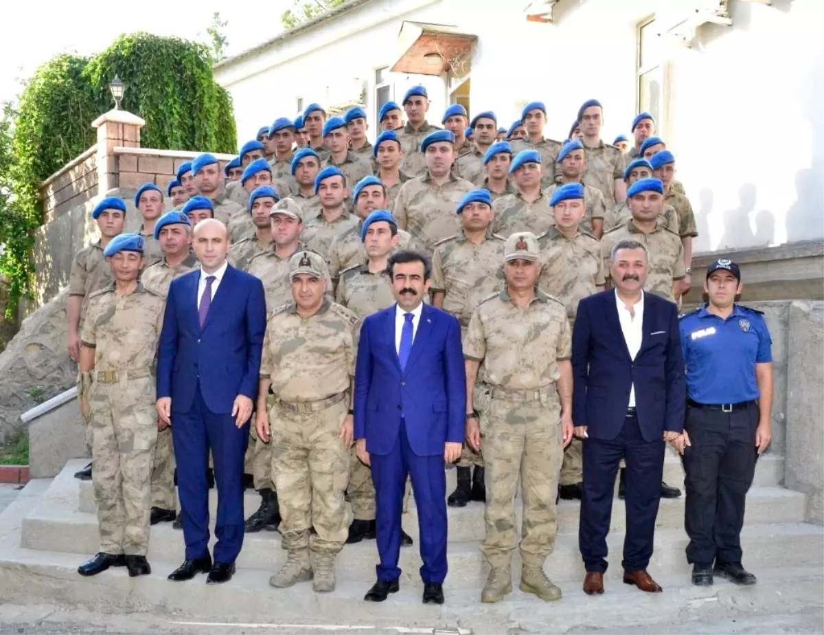 Vali Güzeloğlu, Lice ve Kulp İlçelerinde Mehmetçikle Bayramlaştı