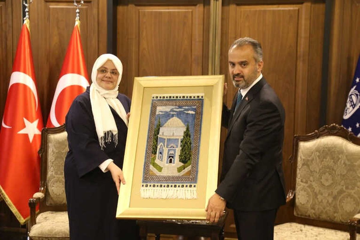Başkan Aktaş\'tan Bakan Selçuk\'a Bursa İşi İpek Tablo