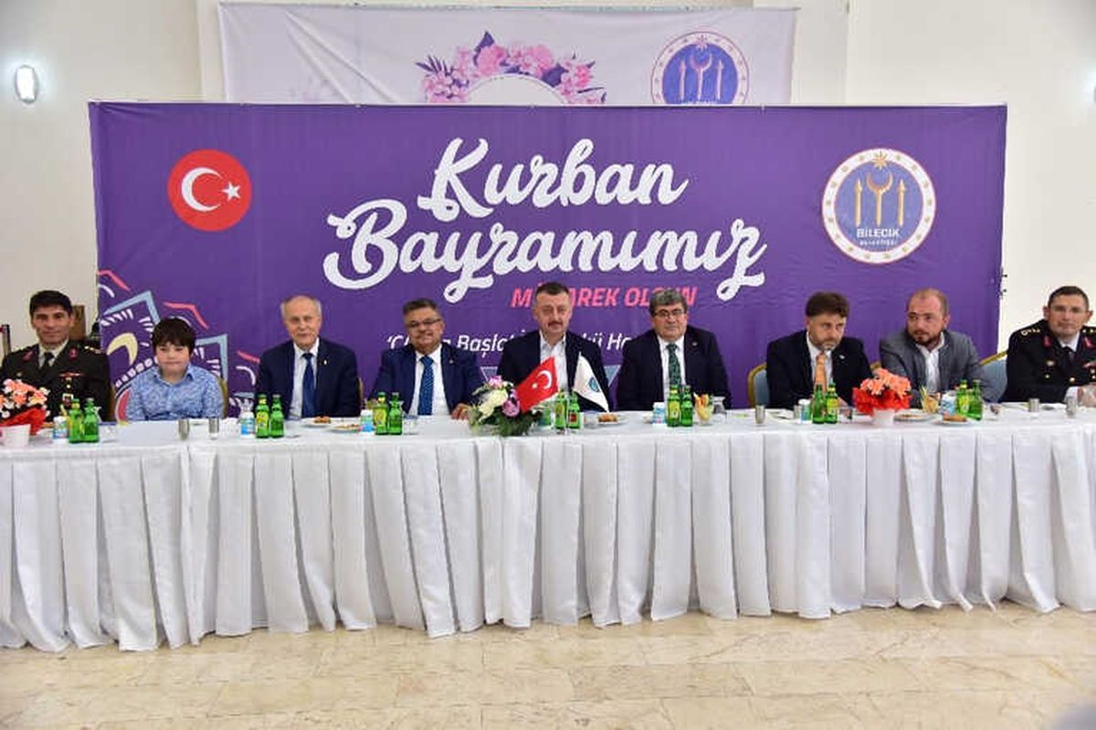 Bilecik\'te Protokol Üyeleri Bayramlaştı