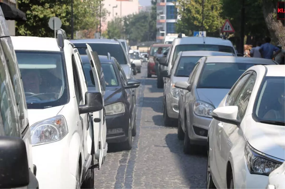 Çanakkale\'de de 5 Kilometrelik Araç Kuyruğu Oluştu