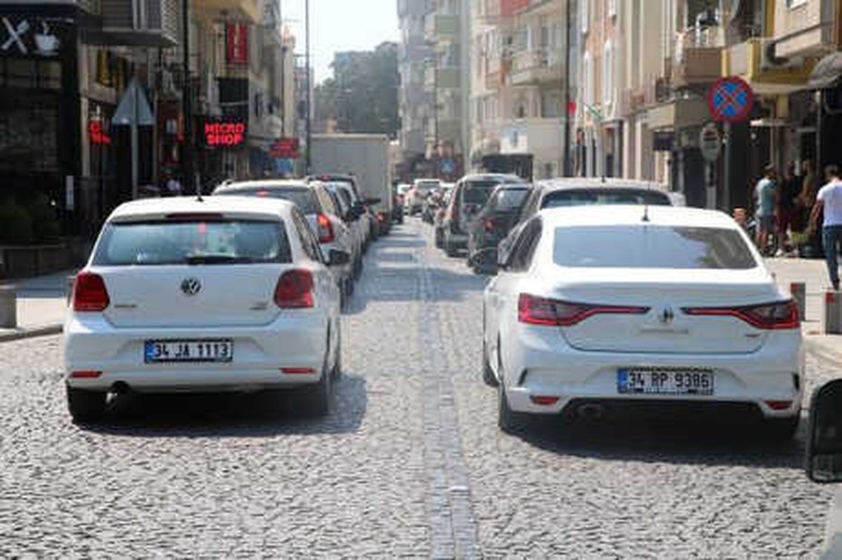 Çanakkale\'de Tatilcilerin Dönüş Çilesi Sürüyor