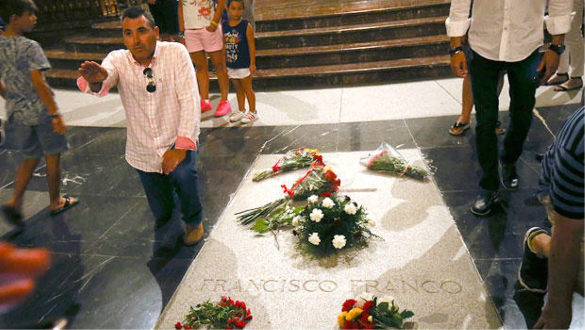 Diktatör Franco\'nun Kemikleri Mezarından Çıkarılıyor
