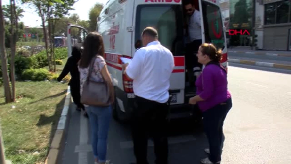 İstanbul Midibüs Tramvaya Çarptı 1 Yaralı