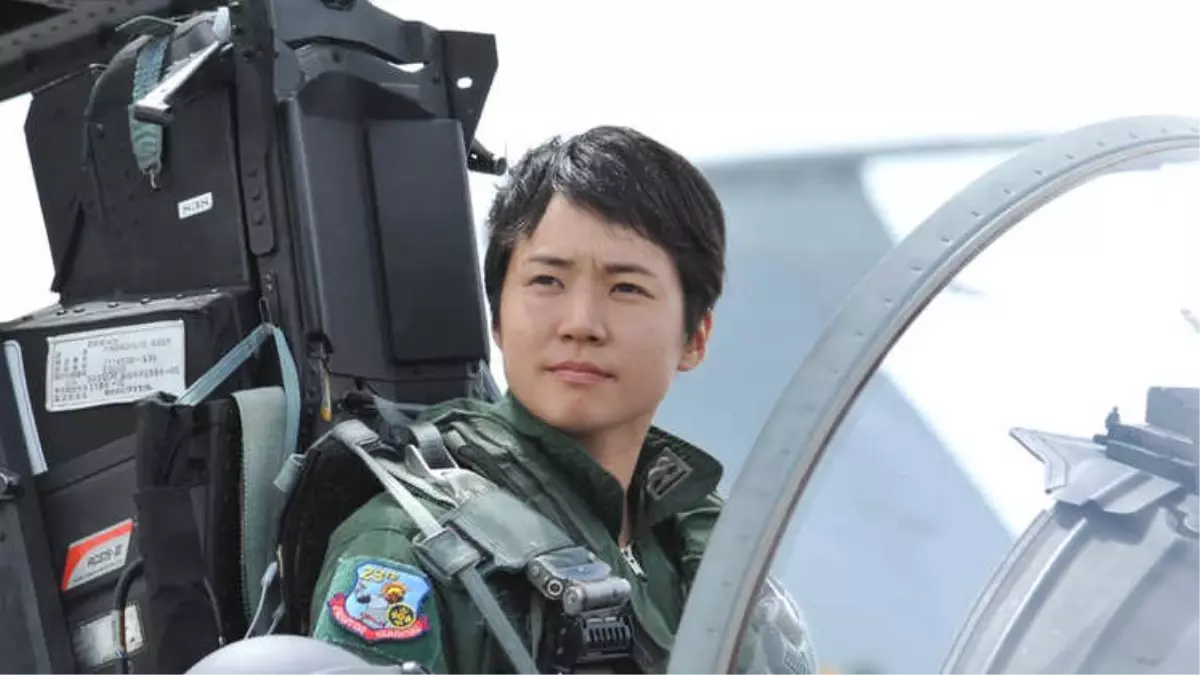 Japonya\'nın İlk Kadın Savaş Uçağı Pilotu: Top Gun\'ı İzlediğimden Beri Jet Pilotu Olmak İstiyordum
