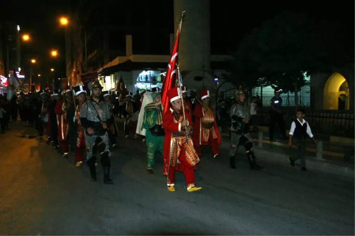 Mercidabık Zaferi ile Fırat Kalkanı Harekatı\'nın Yıldönümünde Fener Alayı