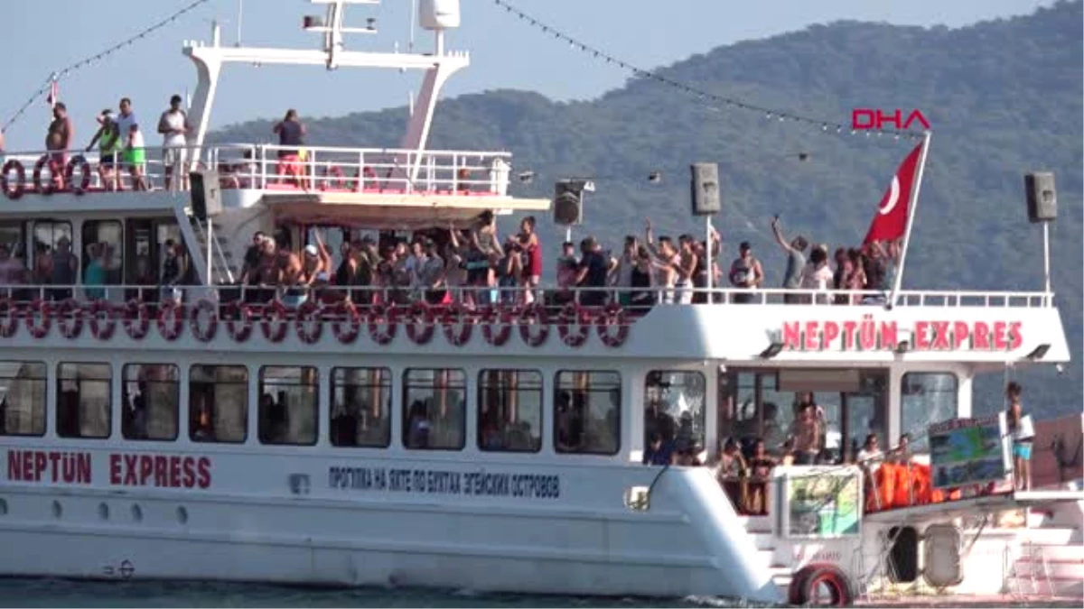 Muğla Marmaris\'te Tatilciler Tekne Turlarıyla Eğlendi Hd