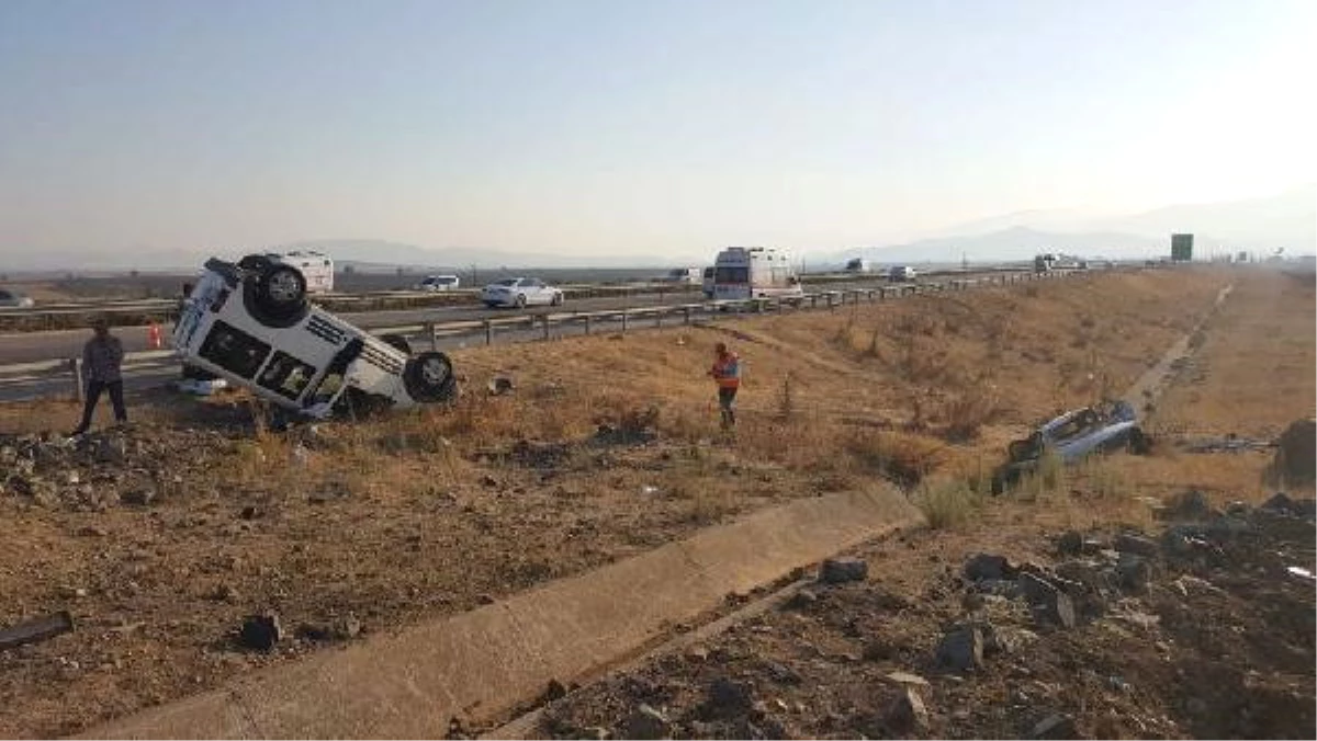 Nurdağı\'nda Trafik Kazası: 16 Yaralı
