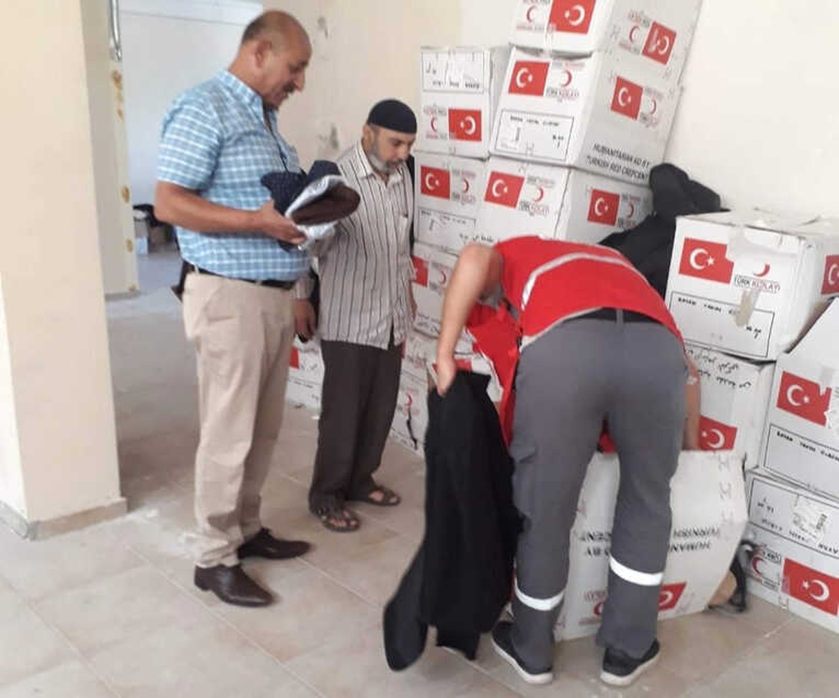 Siirt\'te 200 Aileye Gıda ve Giyim Yardımı Yapıldı