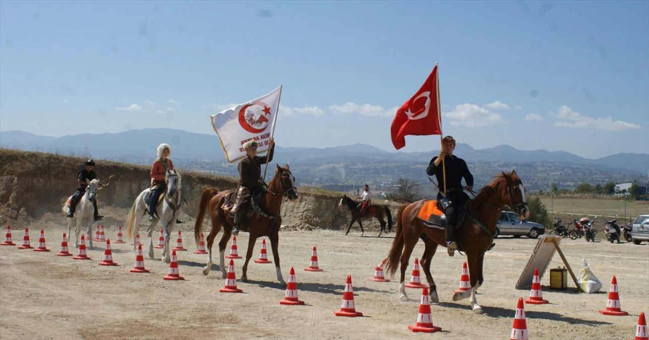 Vezirköprü\'de Atlı Okçuluk Gösterisi Gerçekleştirildi