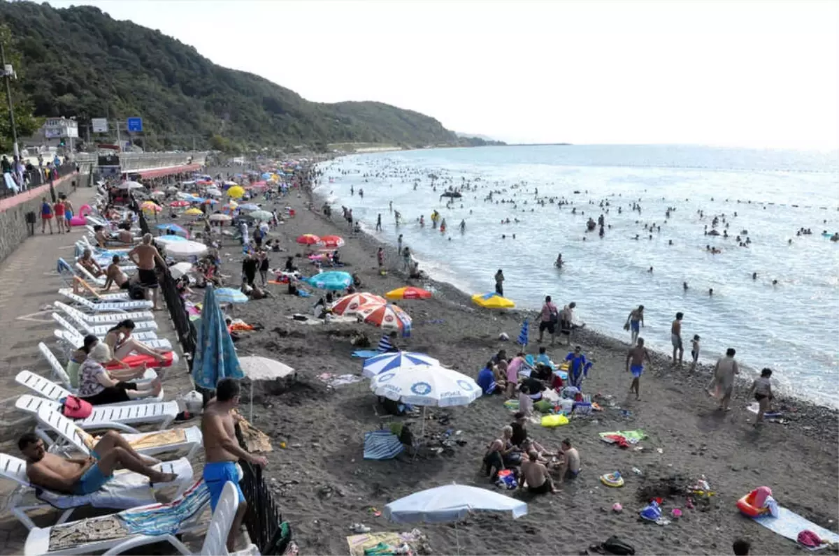 Zonguldak Sahillerinde Bayram Tatili Yoğunluğu