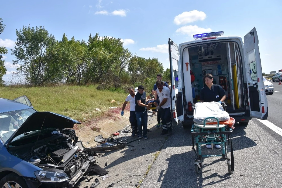 Çorlu\'da Bayram Dönüşü Kaza: 2 Ölü, 5 Yaralı