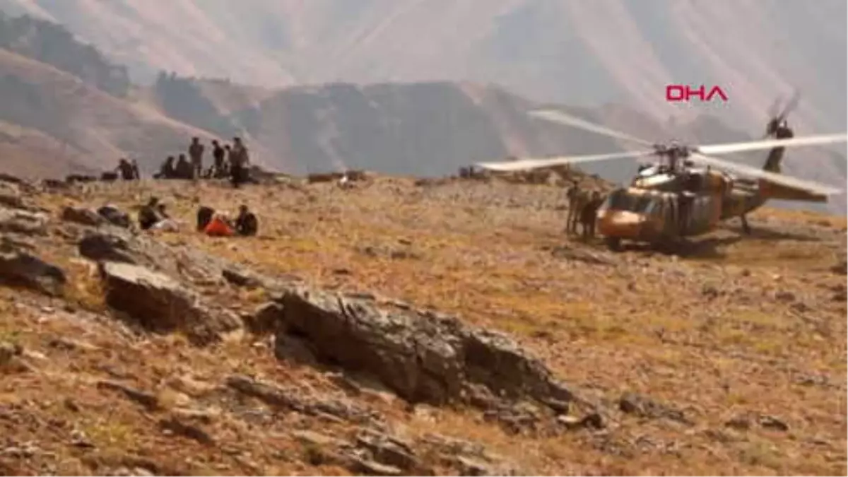 Hakkari Vali Toprak\'tan Üs Bölgesindeki Askerlere Bayram Ziyareti