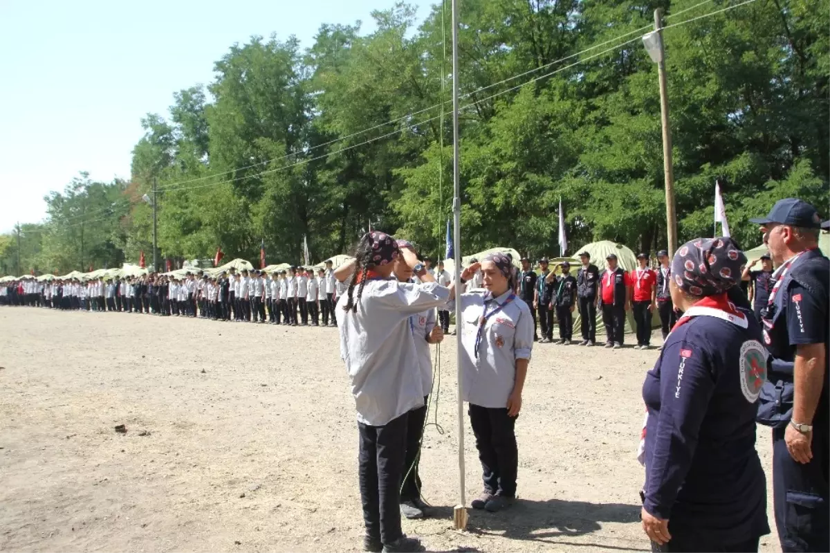 İzciler Dedelerini Anmak İçin Malazgirt\'te Buluştu