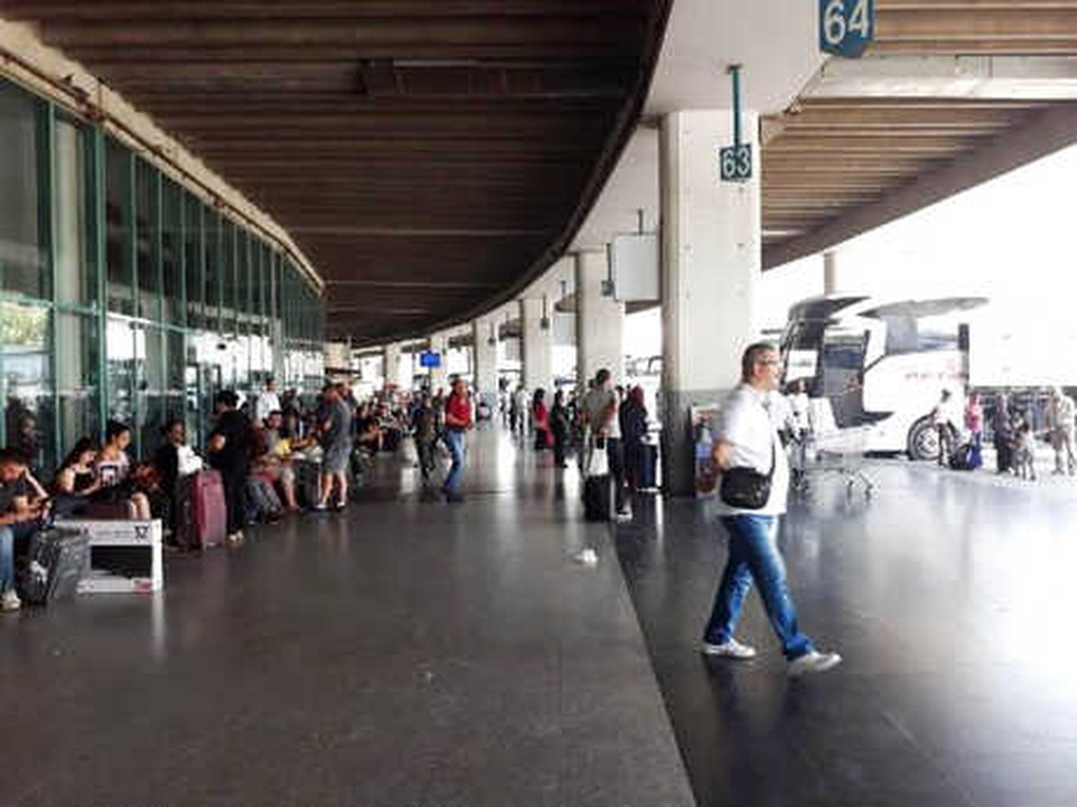 İzmir Otogarı\'nda Bayram Dönüşü Yoğunluğu