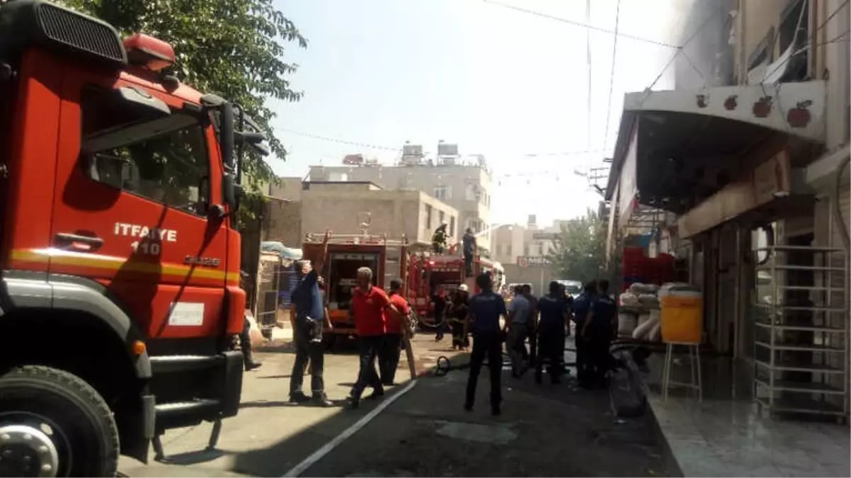 Kilis\'te Korkutan Fırın Yangını: 10 Kişi Dumandan Zehirlendi
