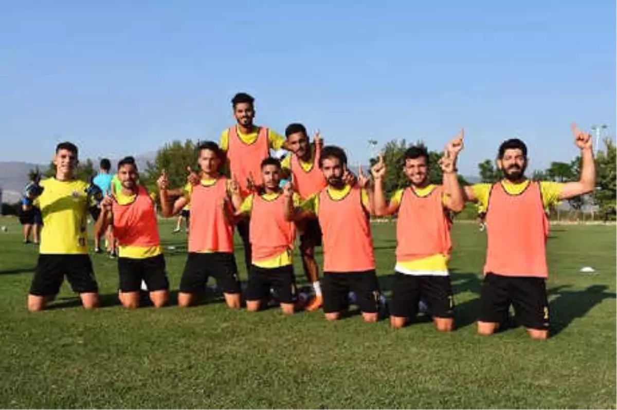 Menemen Belediyespor Sezonu İple Çekiyor