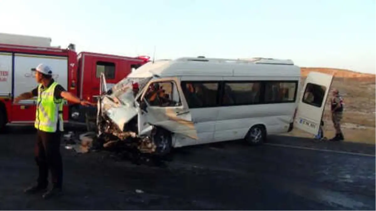 Minibüs ile Otomobilin Çarpıştığı Kazada Yaralandı, Hastanede Öldü