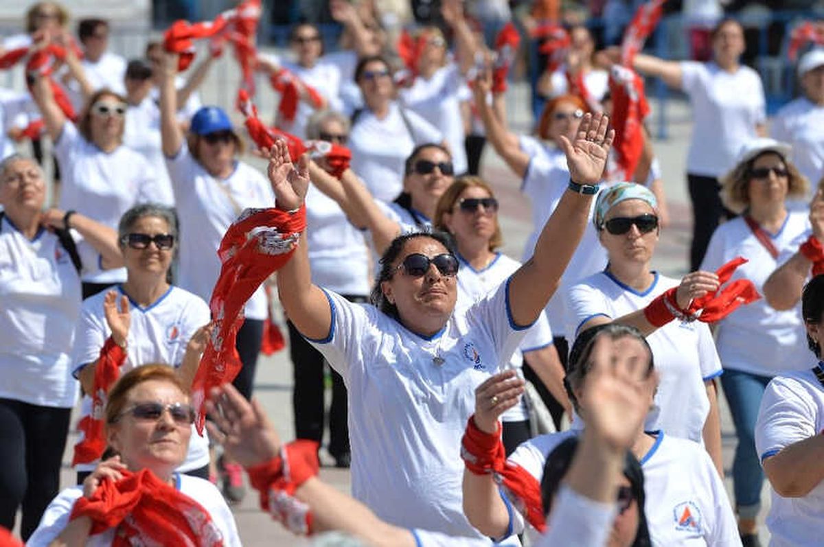 Muratpaşa\'da 10 Bin 219 Kişi Spora Adım Attı
