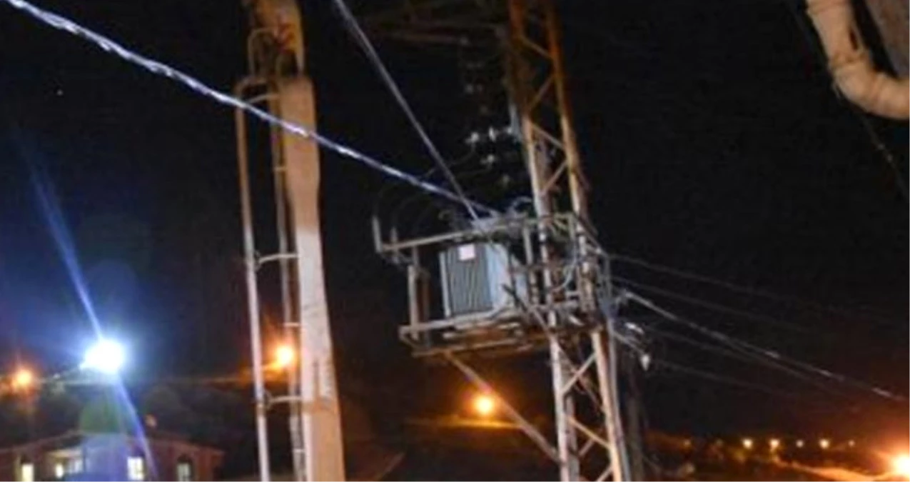 Siirt\'te Yüksek Gerilim Hattı Kabloları Kalabalığın Üzerine Düştü: 10 Kişi Yaralandı