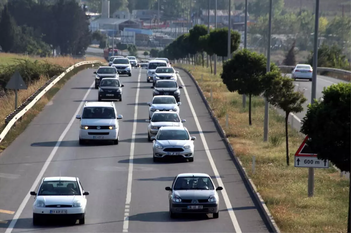 Tatilcilerin Dönüş Yolculuğu Sürüyor