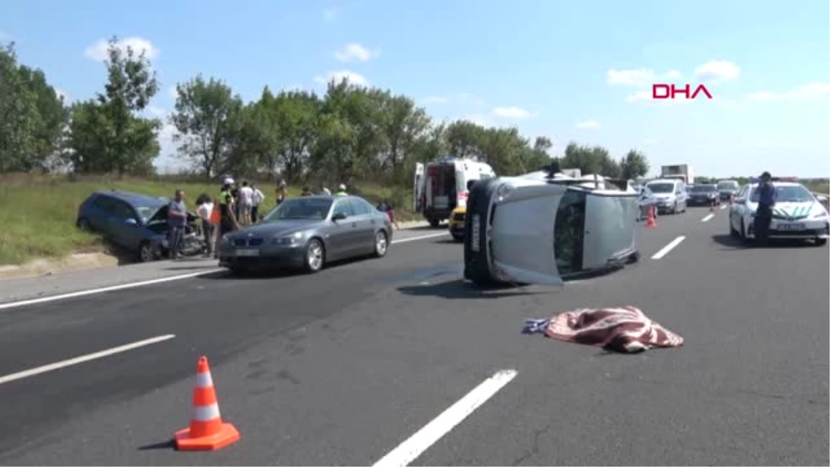 Tekirdağ Tem\'de Emniyet Şeridindeki Araca Otomobil Çarptı 2 Ölü, 5 Yaralı