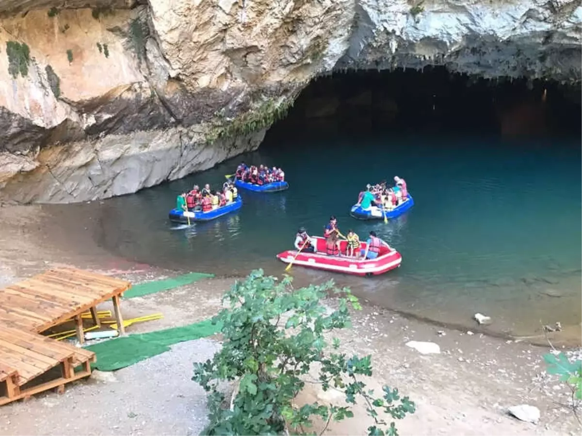 Altınbeşik Mağarası Ziyaretçilerin Akınına Uğradı