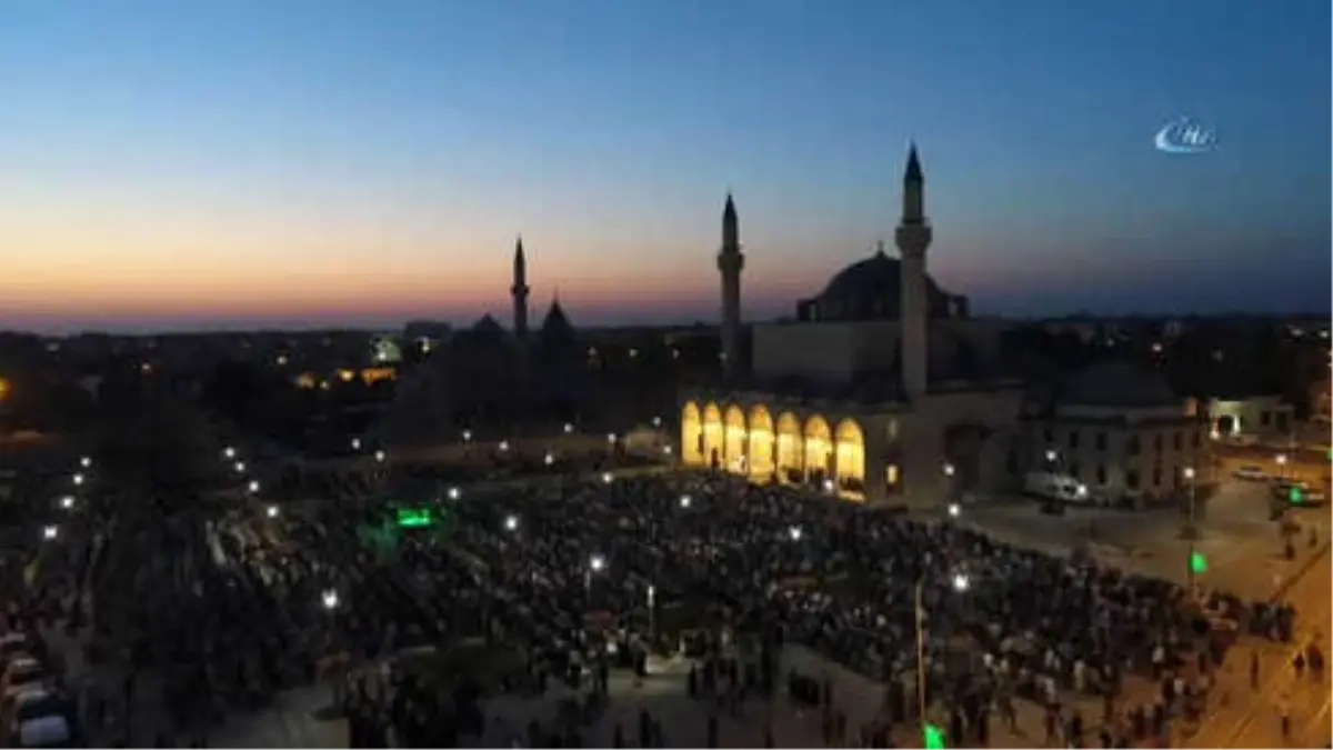 Binlerce Çocuğun Sabah Namazı Kıldığı Mevlana Meydanı Havadan Görüntülendi