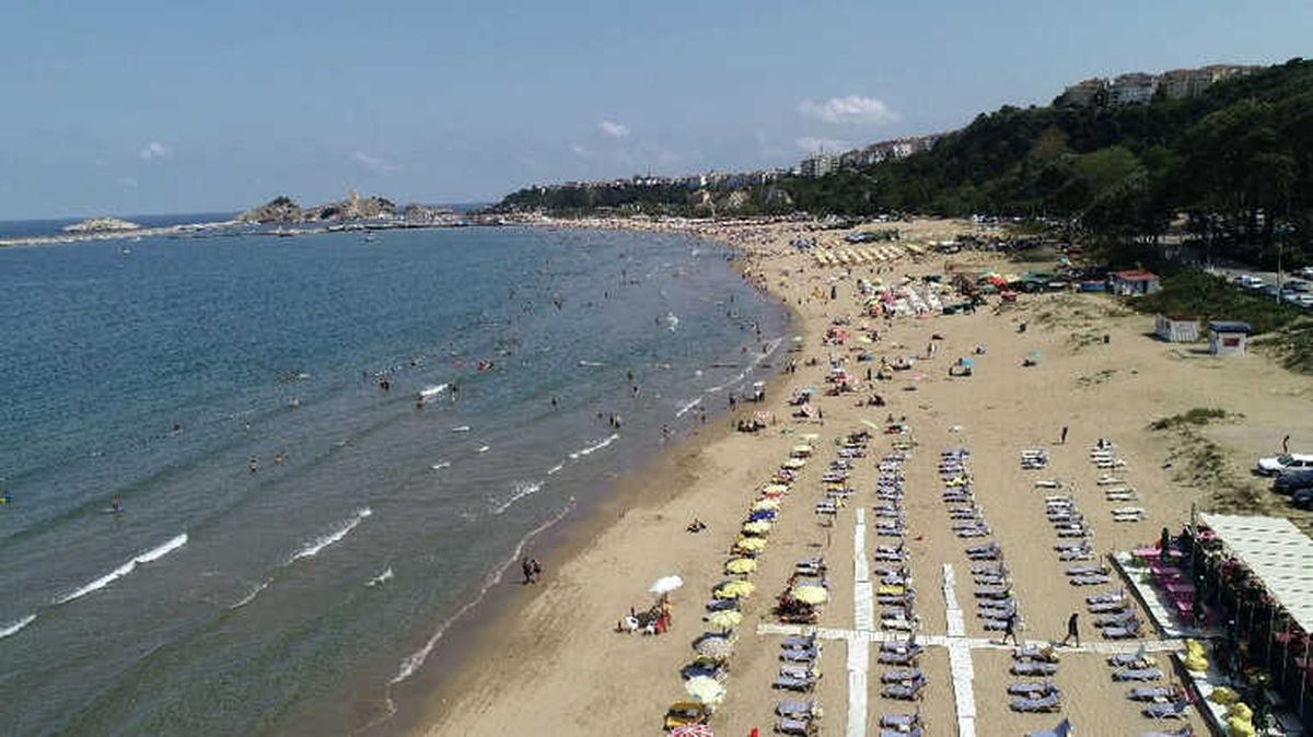 Boğulmalara Rağmen Şile\'de Denize Giren Vatandaşlar Havadan Görüntülendi