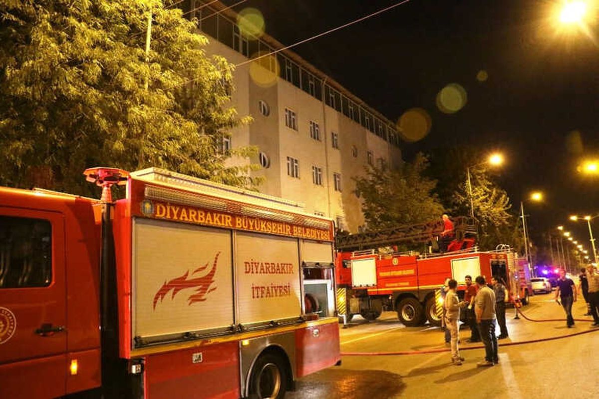 Diyarbakır\'da Kız Öğrenci Yurdunda Yangın