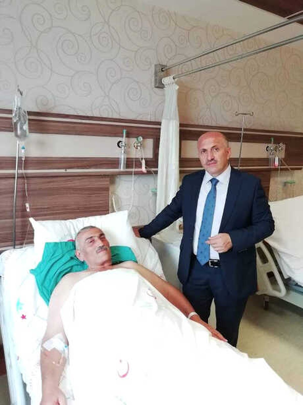 Göğsüne İsabet Eden Yorgun Mermiyle Yaralandı