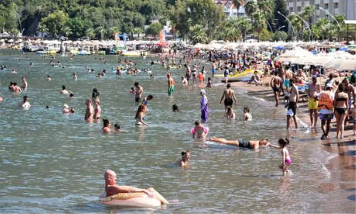 Marmaris Sahilleri Yabancı Turistlere Kaldı