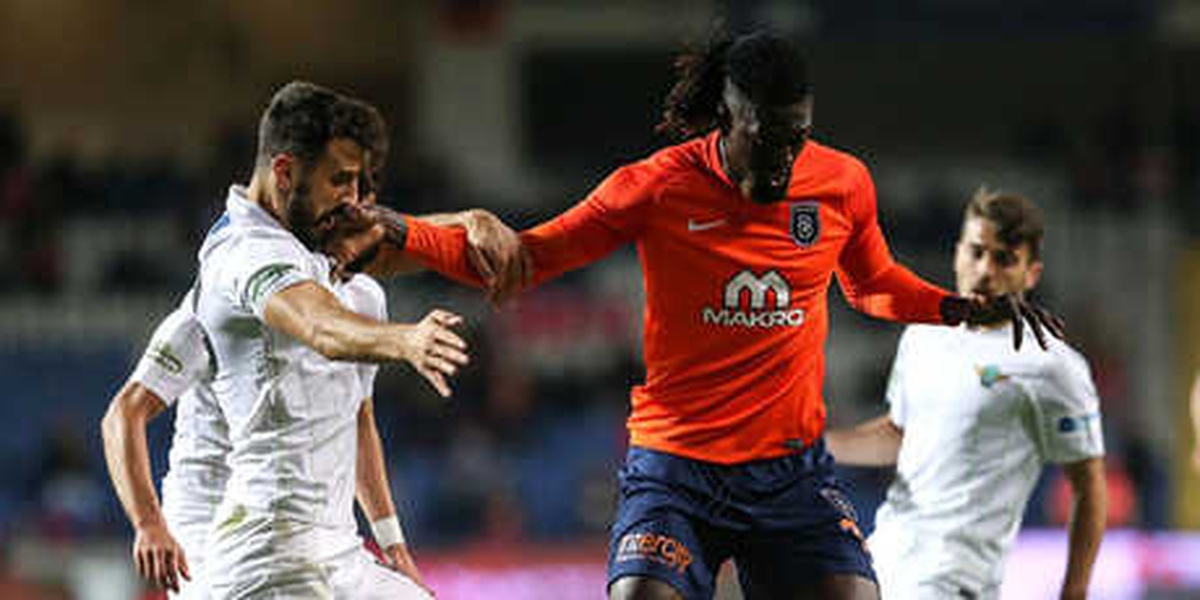 Medipol Başakşehir, Akhisarspor Karşısında