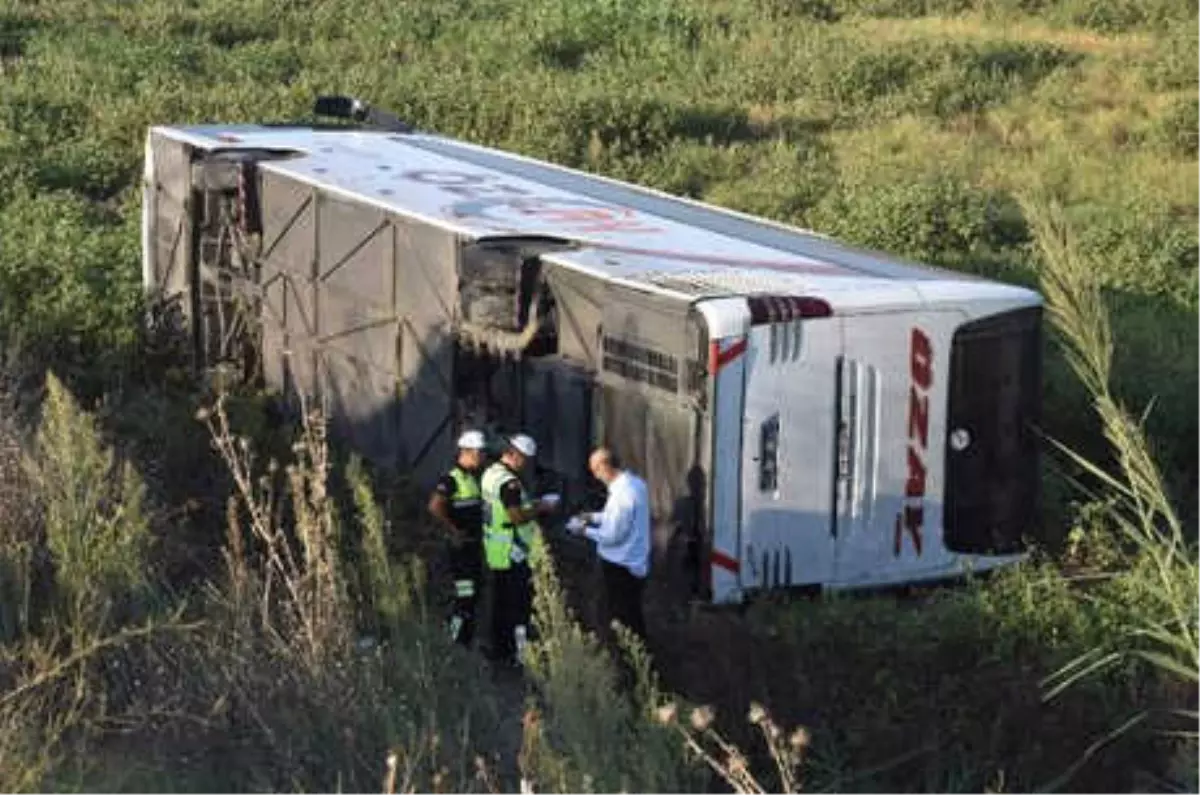 Tekirdağ\'da Yolcu Otobüsü Devrildi: 6 Yaralı