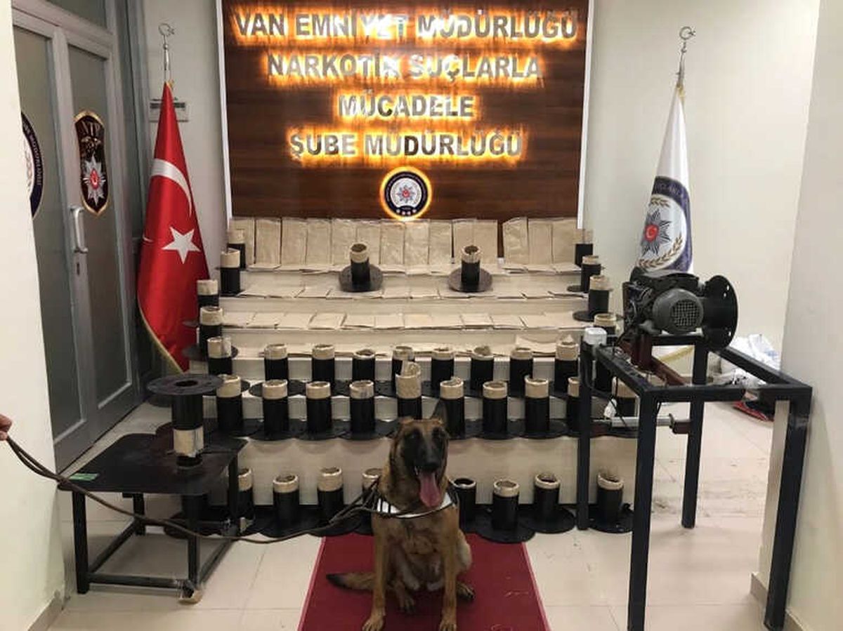 Van\'da Elektrik Makaralarının İçerisinde 32 Kilo Eroin Ele Geçirildi