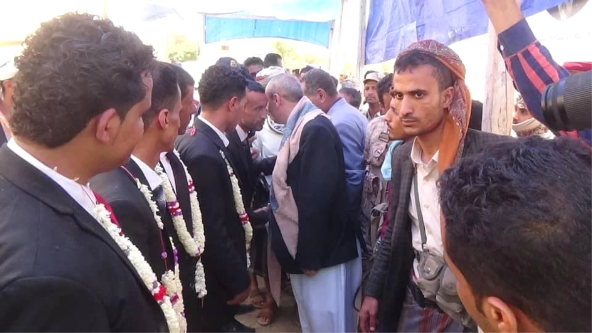 Yemen\'de Düzenlenen Toplu Düğün Töreninde 96 Kişi Evlendi