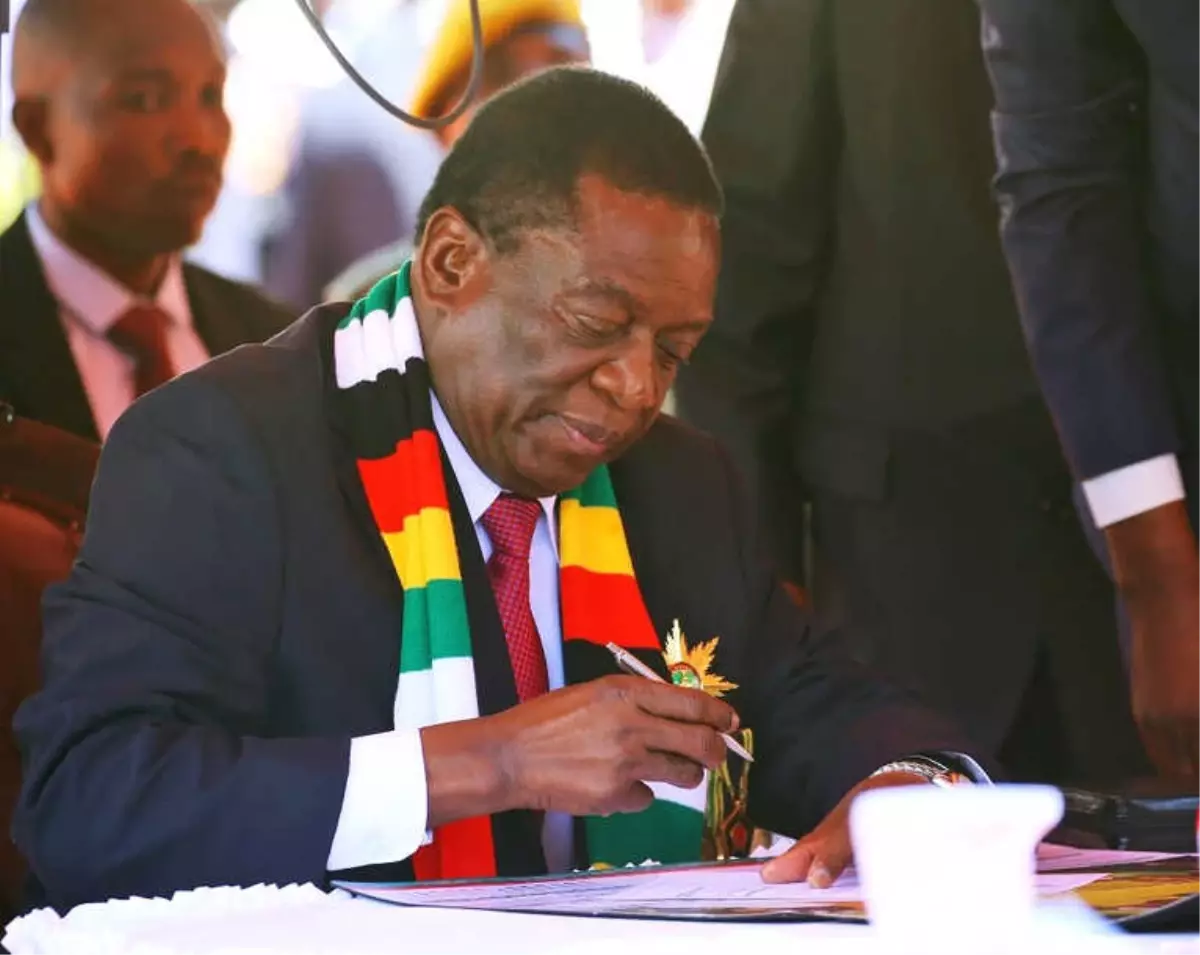 Zimbabve\'nin Yeni Devlet Başkanı Mnangagwa Yemin Etti